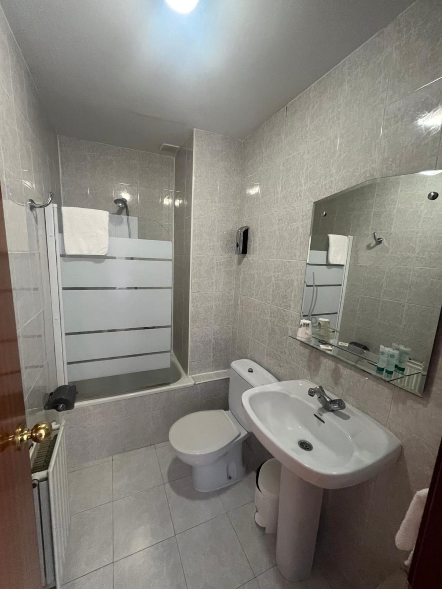 Hostal Legaz Funes 외부 사진