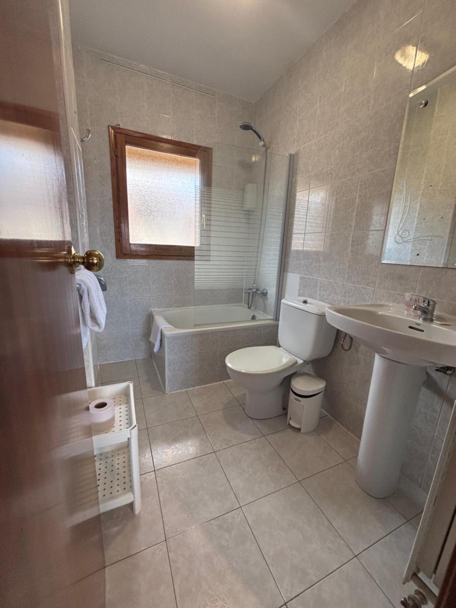 Hostal Legaz Funes 외부 사진